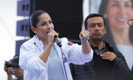 Luisa González insiste en denuncias de supuestas irregularidades en la segunda vuelta