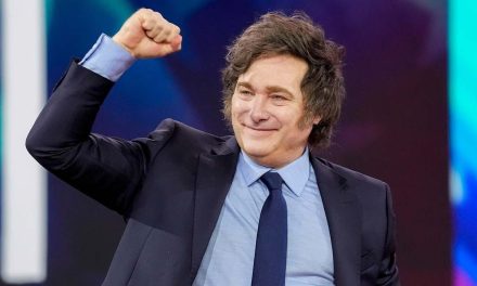Argentina llega al punto decisivo para salir de su crisis permanente: ¿Qué pasará ahora que Milei ha retirado el cepo cambiario?