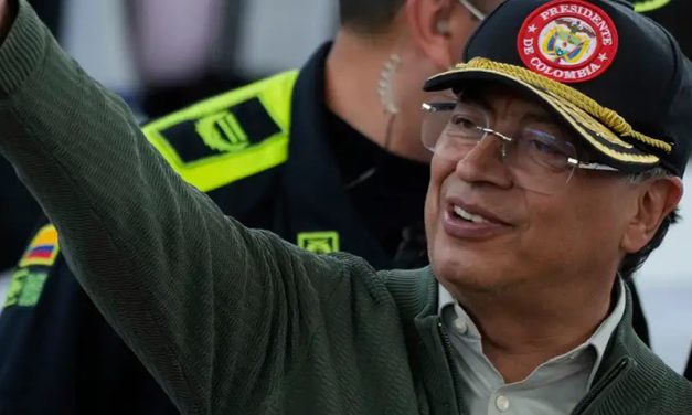 Petro dice que Estados Unidos le retiró la visa