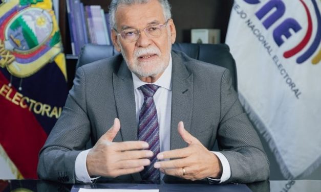 Pita reconoce que el CNE sí pudo denunciar a Noboa por no pedir licencia para hacer campaña