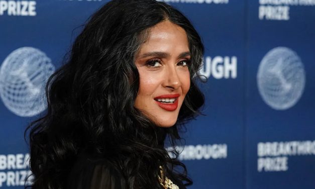Salma Hayek alza la voz a favor de los migrantes latinos en Estados Unidos