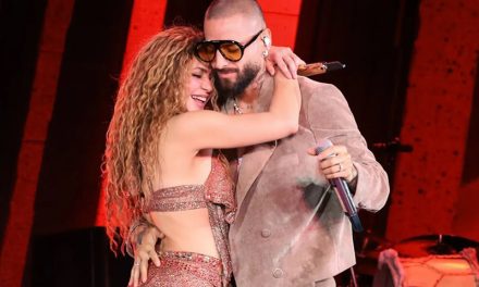 Shakira comparte escenario con Maluma en Medellín y enloquecen a los colombianos
