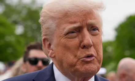 Trump acusa a Harvard de ser “antisemita”