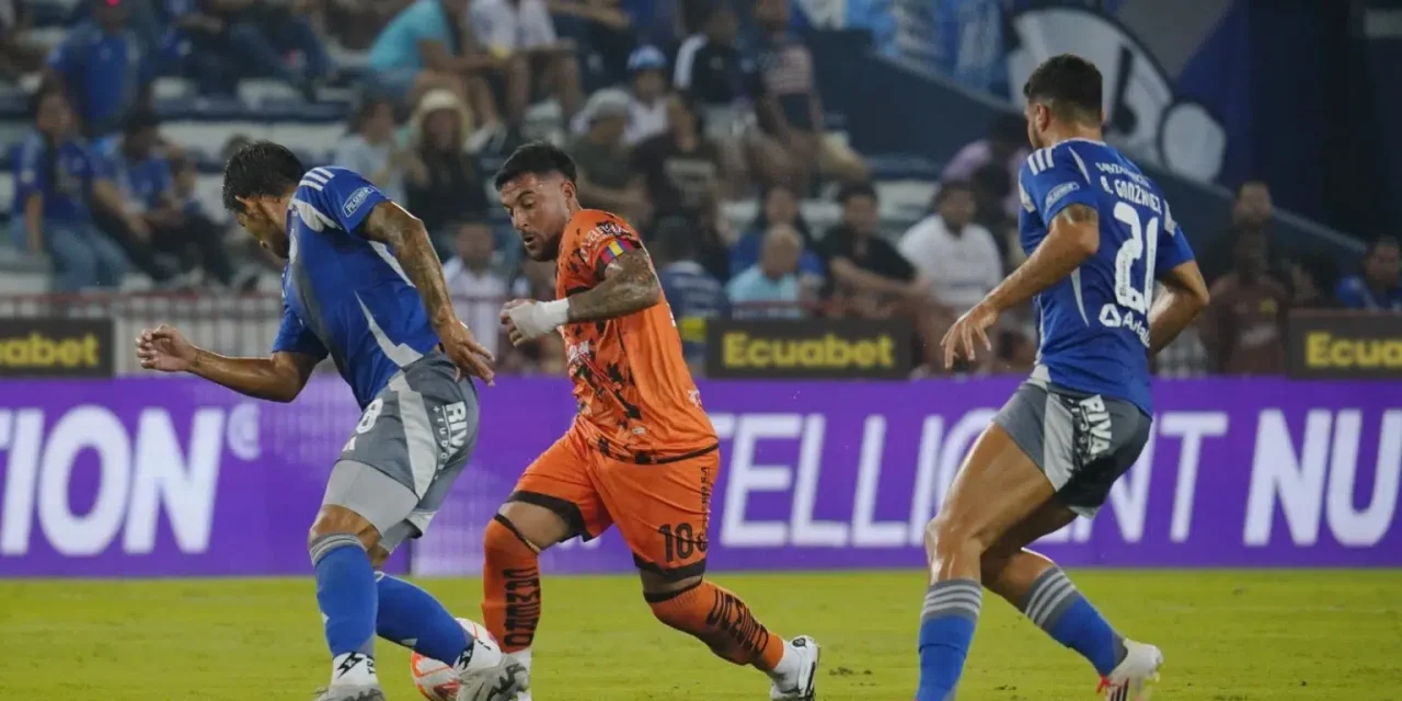 Emelec sigue sin levantar cabeza: empató con Libertad en el Capwell