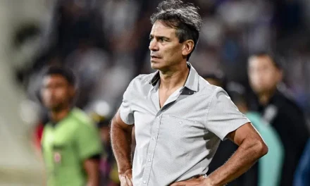 Destino Olimpia: Universitario de Deportes anuncia la salida de Fabián Bustos