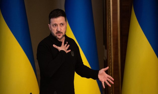 Zelenski prorroga la ley marcial que prohíbe celebrar elecciones