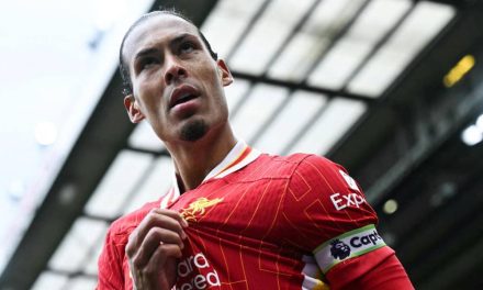 Liverpool acaricia el título tras agónica victoria ante el West Ham