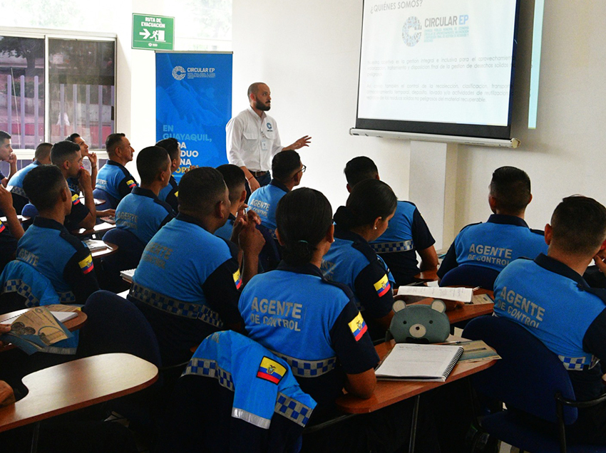 Agentes de Control Municipal se capacitan en manejo de residuos sólidos