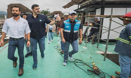 Alcalde Aquiles Alvarez inaugura dos nuevos parques en Chongón e inspecciona avance de paso peatonal en Vía a la Costa