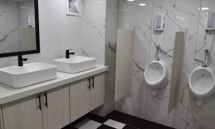Baños ubicados en el Palacio Municipal se modernizan