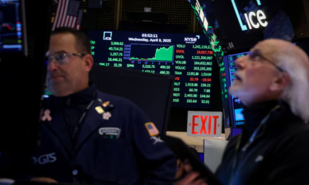 Los futuros de las acciones de EE.UU. caen tras un fuerte repunte por la reversión de los aranceles de Trump