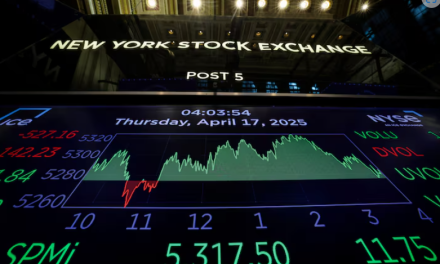 Los futuros de las acciones estadounidenses caen mientras Trump intensifica los ataques contra el presidente de la Fed, Powell