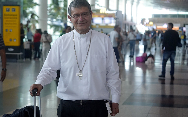 Cardenal Luis Cabrera viaja a Roma para asistir al funeral del papa Francisco y al cónclave