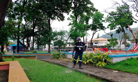 Municipio de Guayaquil atiende solicitud de moradores de Los Ceibos con una jornada de fumigación