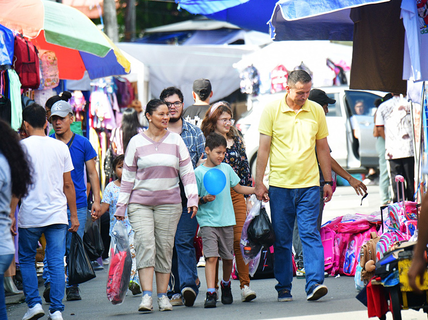 Corredores escolares atienden con normalidad durante el feriado
