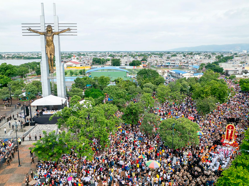 Contingente municipal acompañó a los feligreses durante la procesión del Cristo del Consuelo