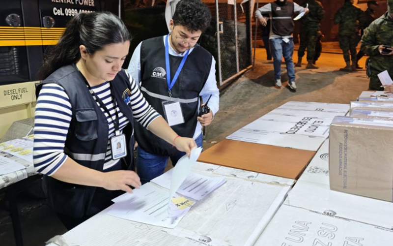 El escrutinio de la segunda vuelta presidencial en Ecuador concluyó en 18 provincias