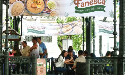 Más de 3.500 personas degustaron de la fanesca en la plazoleta del Parque Seminario