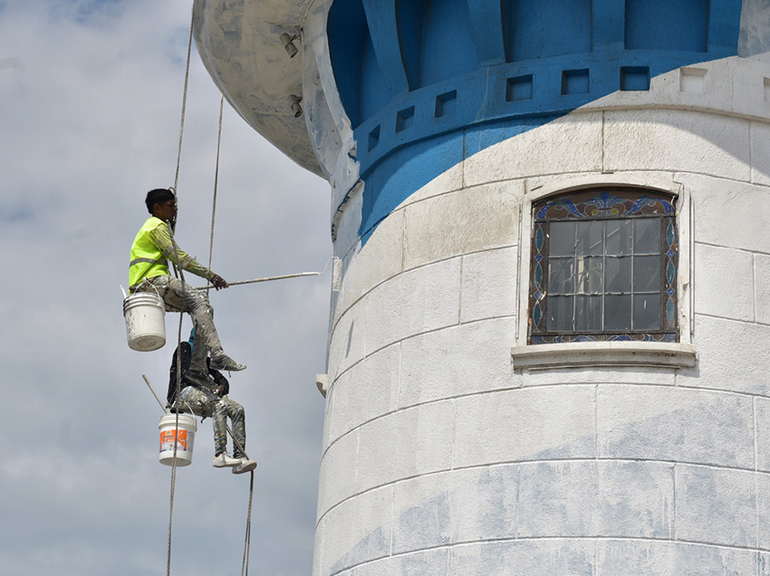 Faro del cerro Santa Ana recibe mantenimiento integral