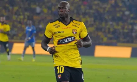 Felipe Caicedo superó la molestia y estará disponible para enfrentar a IDV