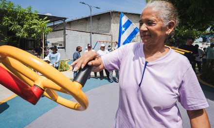 Habitantes del Suburbio reciben el nuevo parque Amistad y se benefician con la intervención de 400 vías