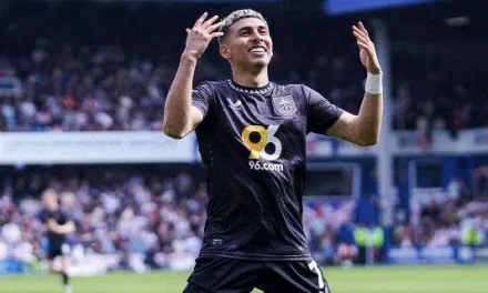 Jeremy Sarmiento ingresó y convirtió dos goles en la goleada del Burnley