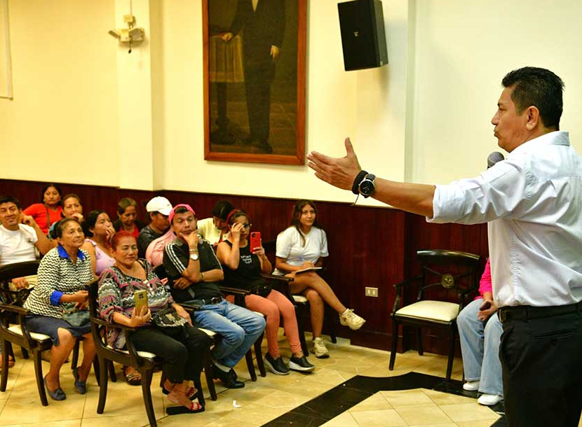 Dirección de Mercados capacitó a comerciantes que participarán en corredor de las calles 28 y la E