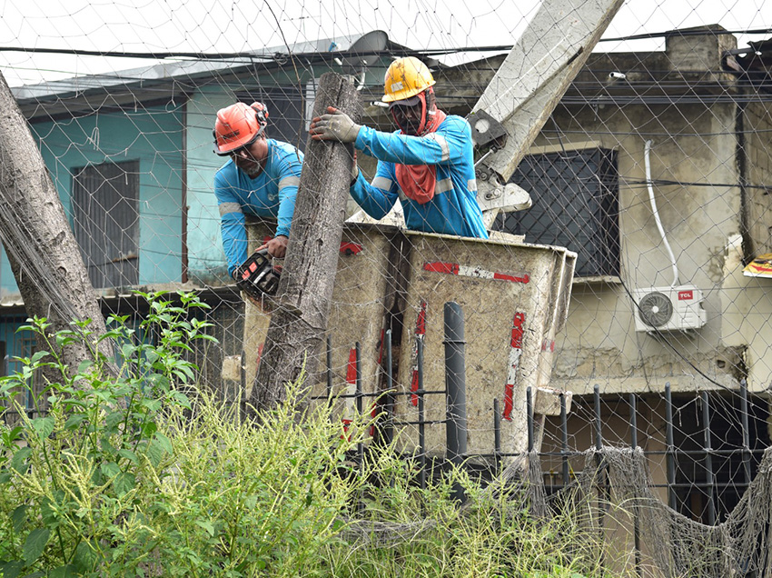 Moradores de la cooperativa Lotes con Servicio Alegría reciben servicios municipales y recuperan su parque