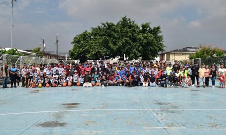 Municipio de Guayaquil realiza trabajos de mantenimiento en parque de Mucho Lote 1