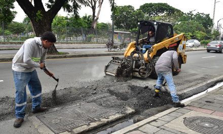 Obras Públicas realizó trabajos de mantenimiento vial y construcción de parques durante el fin de semana
