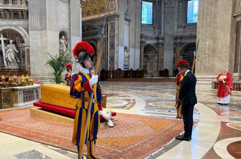 Daniel Noboa participó en el funeral del papa Francisco en el Vaticano