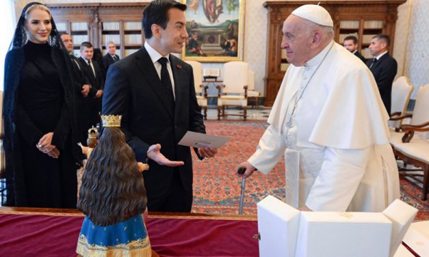 ‘El mundo ha perdido a un líder espiritual valiente y sencillo’ : Noboa despide al papa Francisco con emotivo mensaje