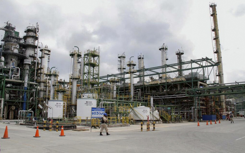 Petroecuador suspendió operaciones en refinería y oleoducto por el sismo en Esmeraldas