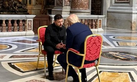 Trump y Zelenski se reúnen antes del funeral del papa