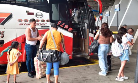 Más de 250 mil ciudadanos se movilizaron desde las terminales de Guayaquil durante el fin de semana