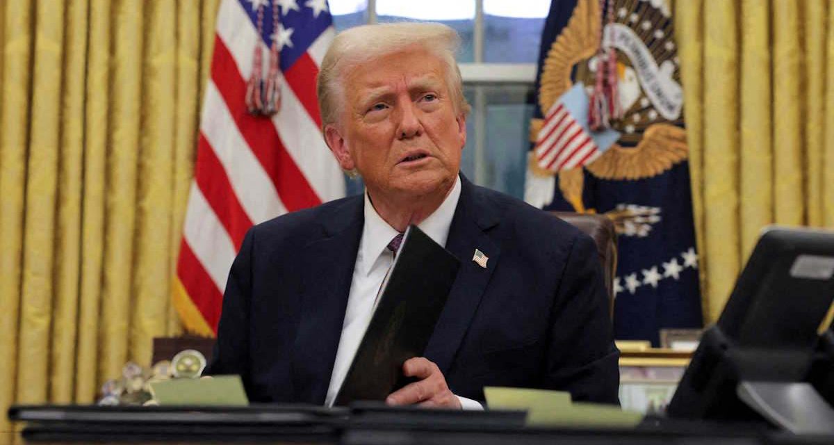 La popularidad de Trump cae en picado por su pulso con China e inquieta a las empresas