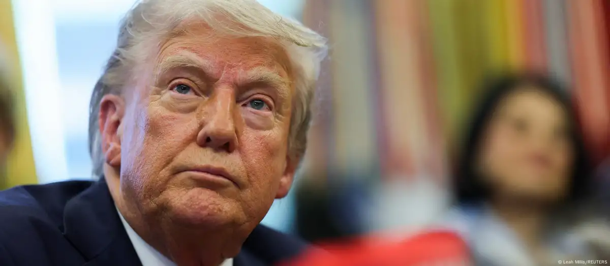 Trump pide libre tránsito de sus buques a Panamá y Egipto