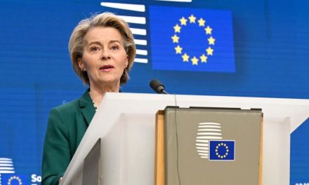 La UE concreta su primer golpe a EEUU con aranceles de hasta el 25% a maíz, calzado o muebles, pero salva el bourbon