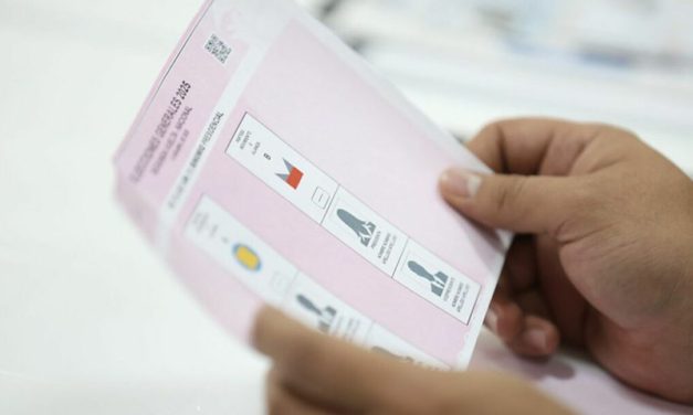 A la prohibición del uso de celulares en segunda vuelta le faltan varios pasos
