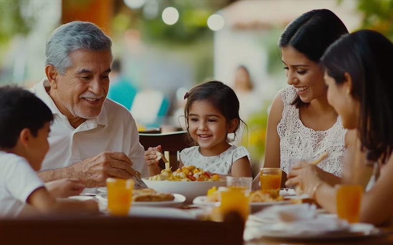 Comer en familia reduce la soledad, mejora la salud emocional y fortalece vínculos