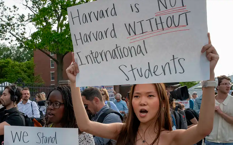 China protesta por revocación de visas a estudiantes en EEUU