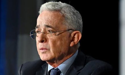 Álvaro Uribe asegura en juicio que no sobornó a testigos