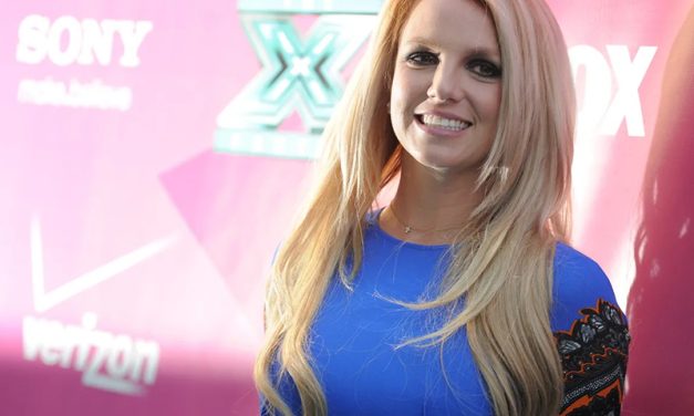 Britney Spears pide disculpas por fumar y beber en un vuelo privado