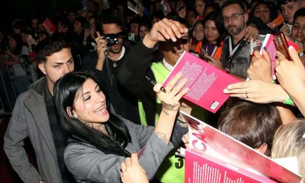 Cazzu negó prohibirle a Ángela Aguilar acercarse a su hija