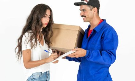 Empresarios de Ecuador piden más controles a los paquetes courier del régimen 4×4