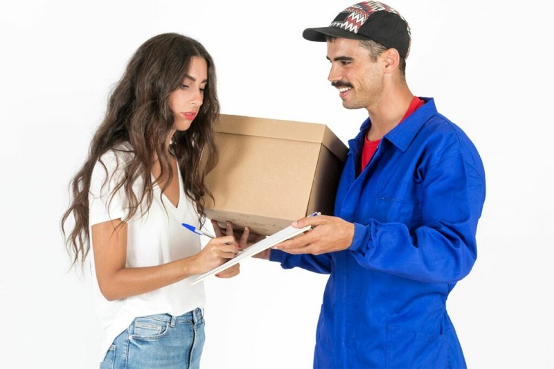 Empresarios de Ecuador piden más controles a los paquetes courier del régimen 4×4