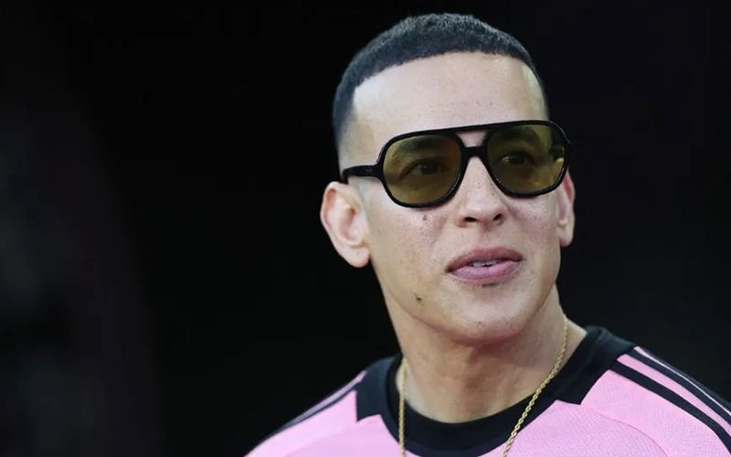Mireddys González solicita que se declare a Daddy Yankee en desacato civil