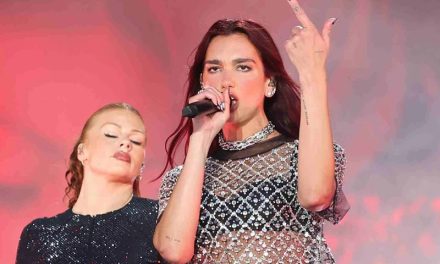 Dua Lipa sorprendió con canto en español en concierto en España: versionó ‘Héroe’ de Enrique Iglesias