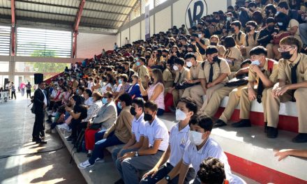 Clases inician con mascarillas y vacunación escolar en Guayaquil para prevenir brotes epidemiológicos