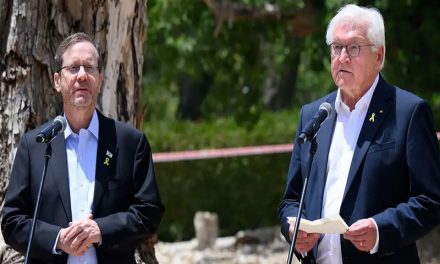 Frank-Walter Steinmeier visita el kibutz Beeri en Israel